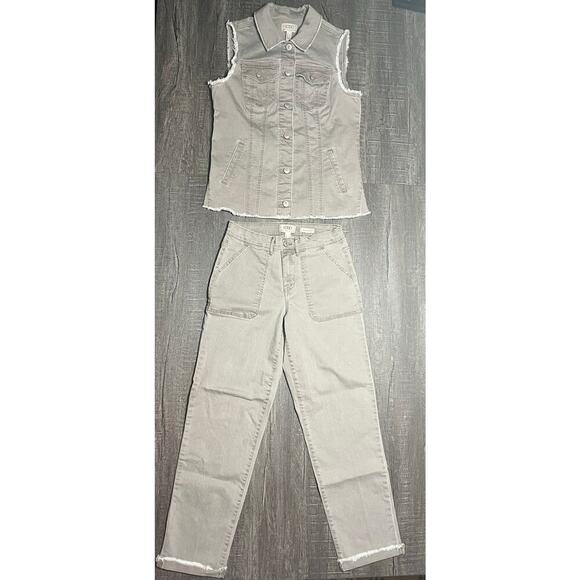 LOGO by Lori Goldstein Women's Denim Gray Distressed Vest & Boyfriend Jeans - Picture 14 of 16